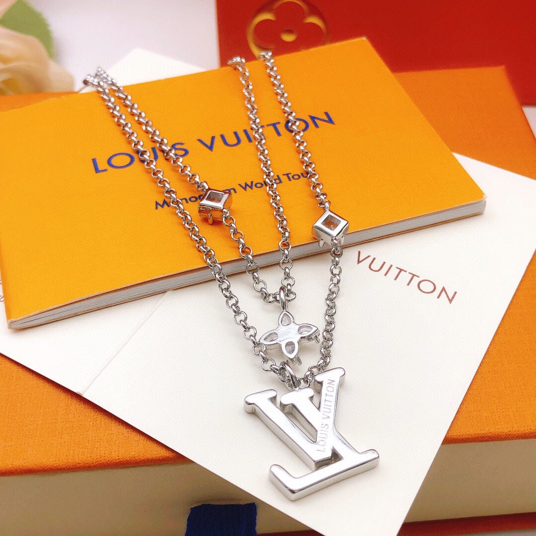 Geometric Emblem Double-Layer Pendant Necklace – Silver Detail side detail