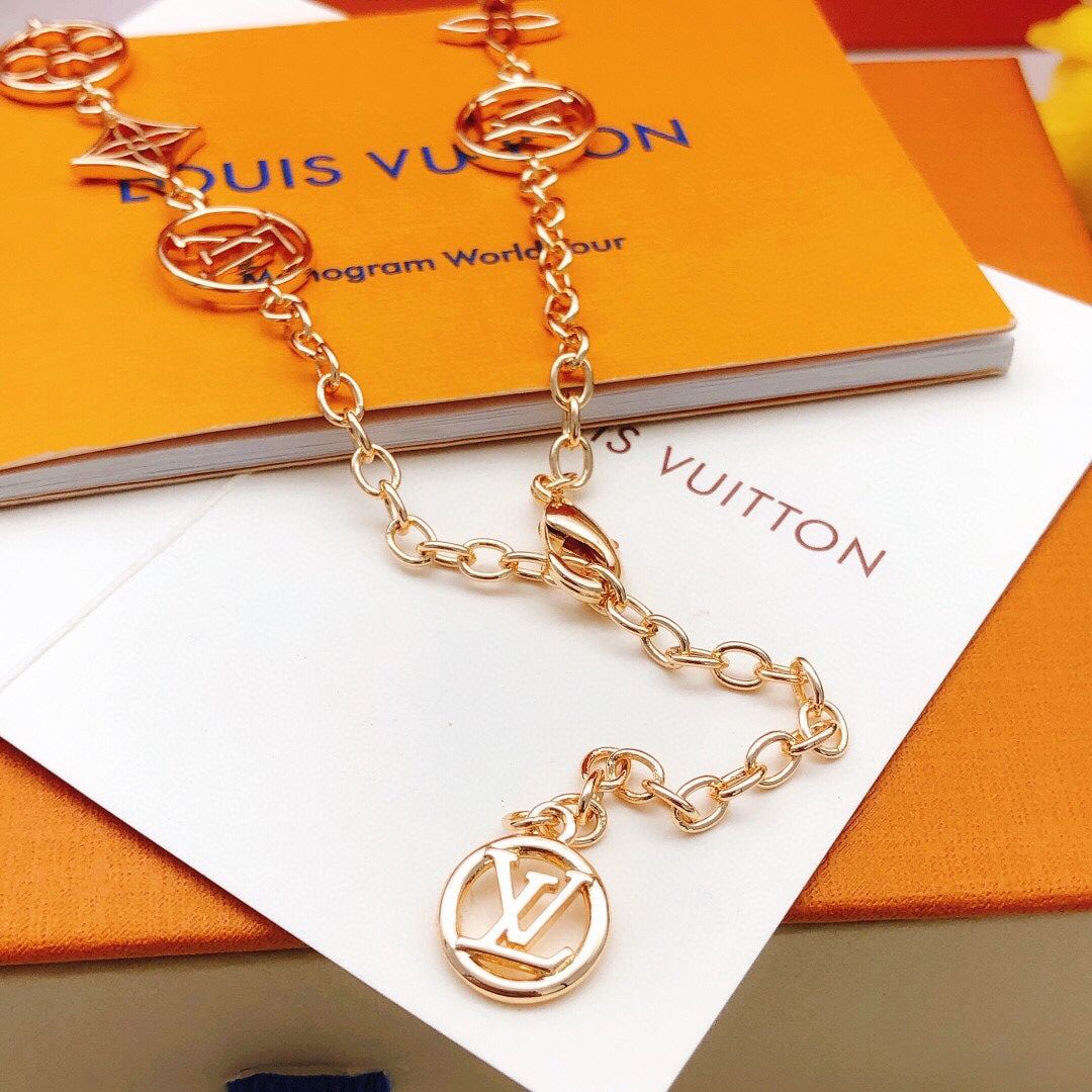 Geometric Emblem Pendant Necklace in Rose-Gold-Tone – Rose Gold Detail – Design 014 detail view