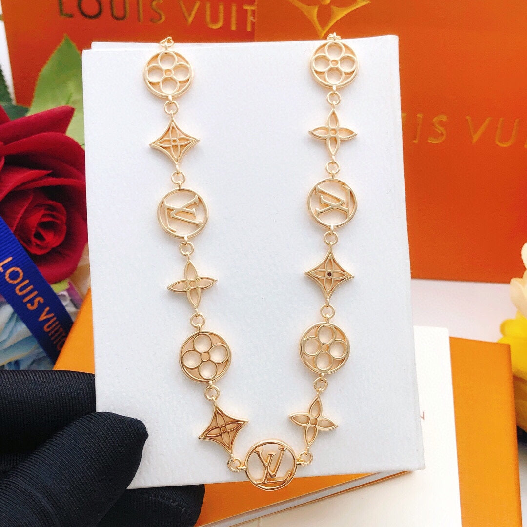 Geometric Emblem Pendant Necklace in Rose-Gold-Tone – Rose Gold Detail – Design 014 close-up detail