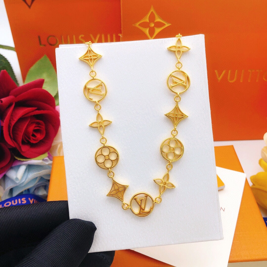 Geometric Emblem Pendant Necklace in Gold-Tone – Design 050 close-up detail
