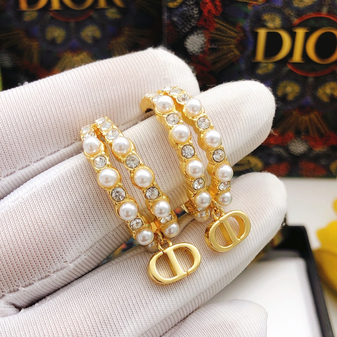 Pearl-Style Motif Jewelry Accessory in Polished Metal-Tone with Pearl-Style Detail – Design 002 main product view