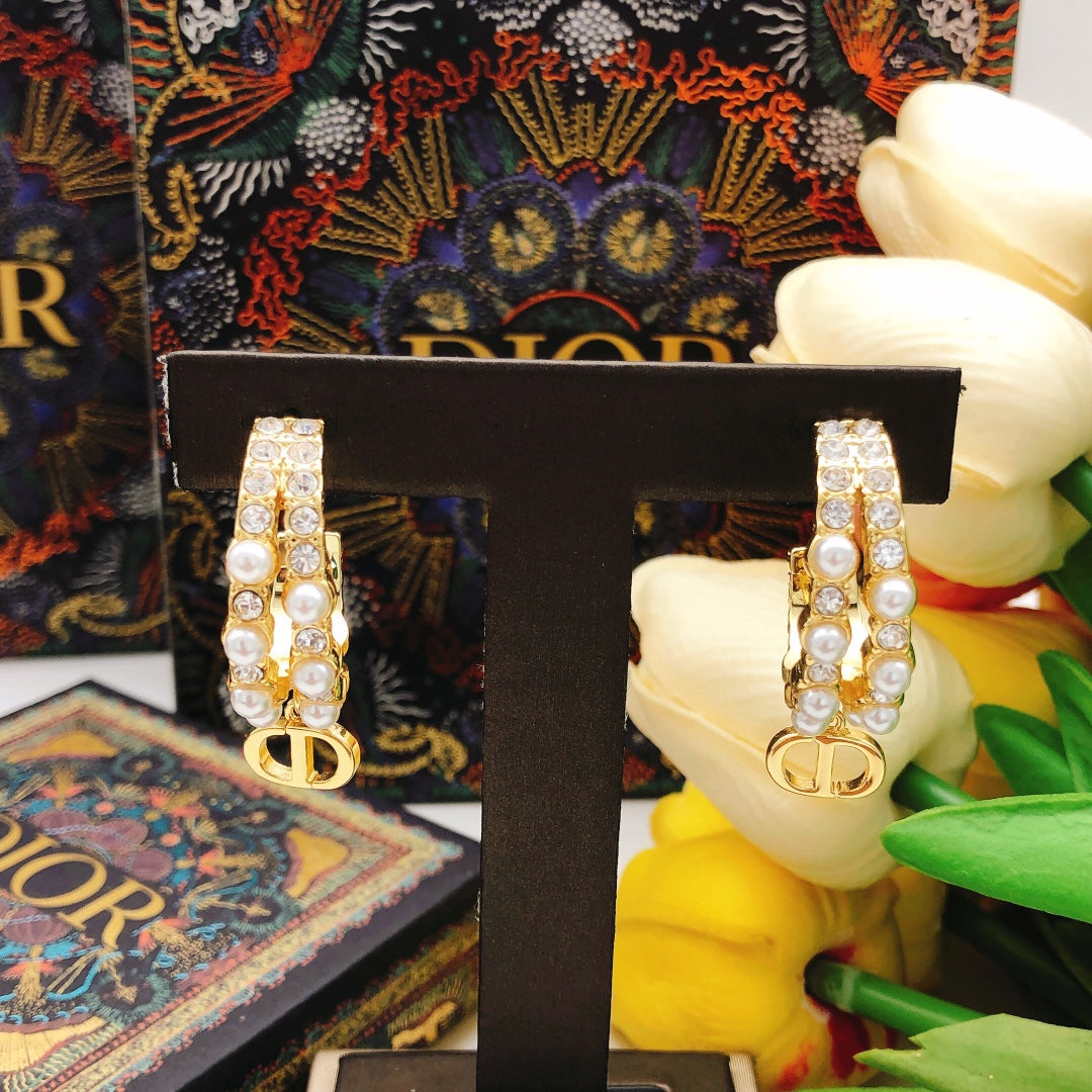 Pearl-Style Motif Jewelry Accessory in Polished Metal-Tone with Pearl-Style Detail – Design 002 side detail
