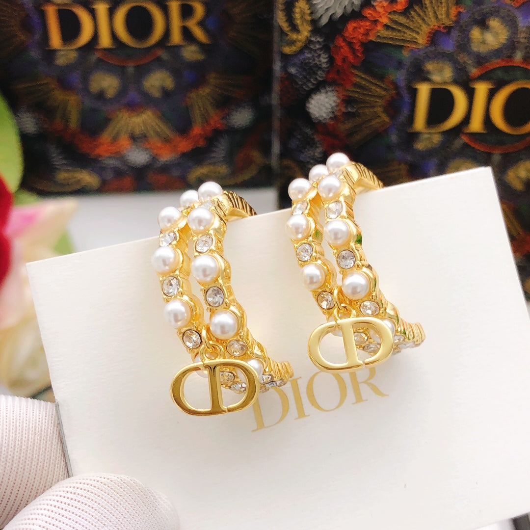 Pearl-Style Motif Jewelry Accessory in Polished Metal-Tone with Pearl-Style Detail – Design 002 side detail