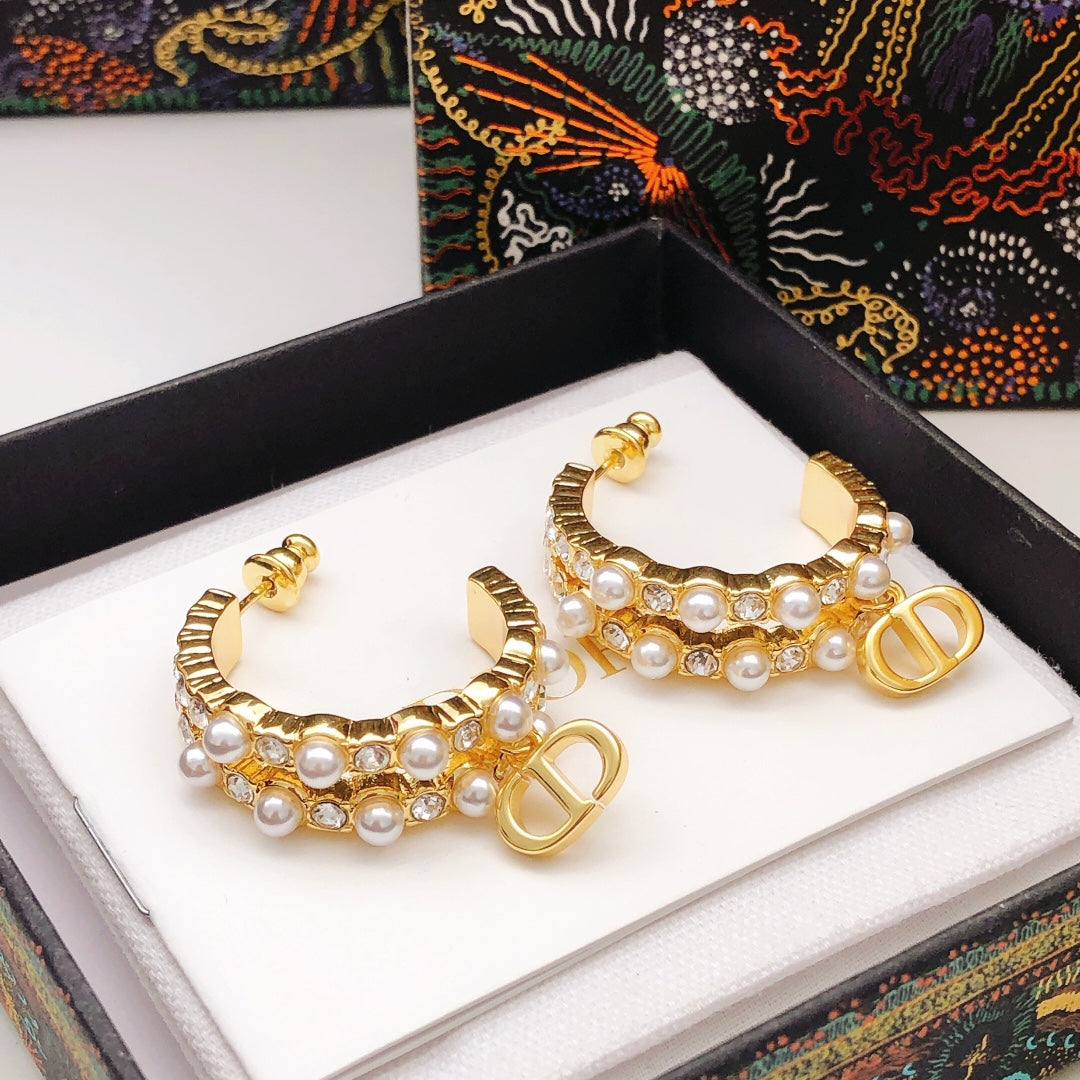 Pearl-Style Motif Jewelry Accessory in Polished Metal-Tone with Pearl-Style Detail – Design 002 main product view