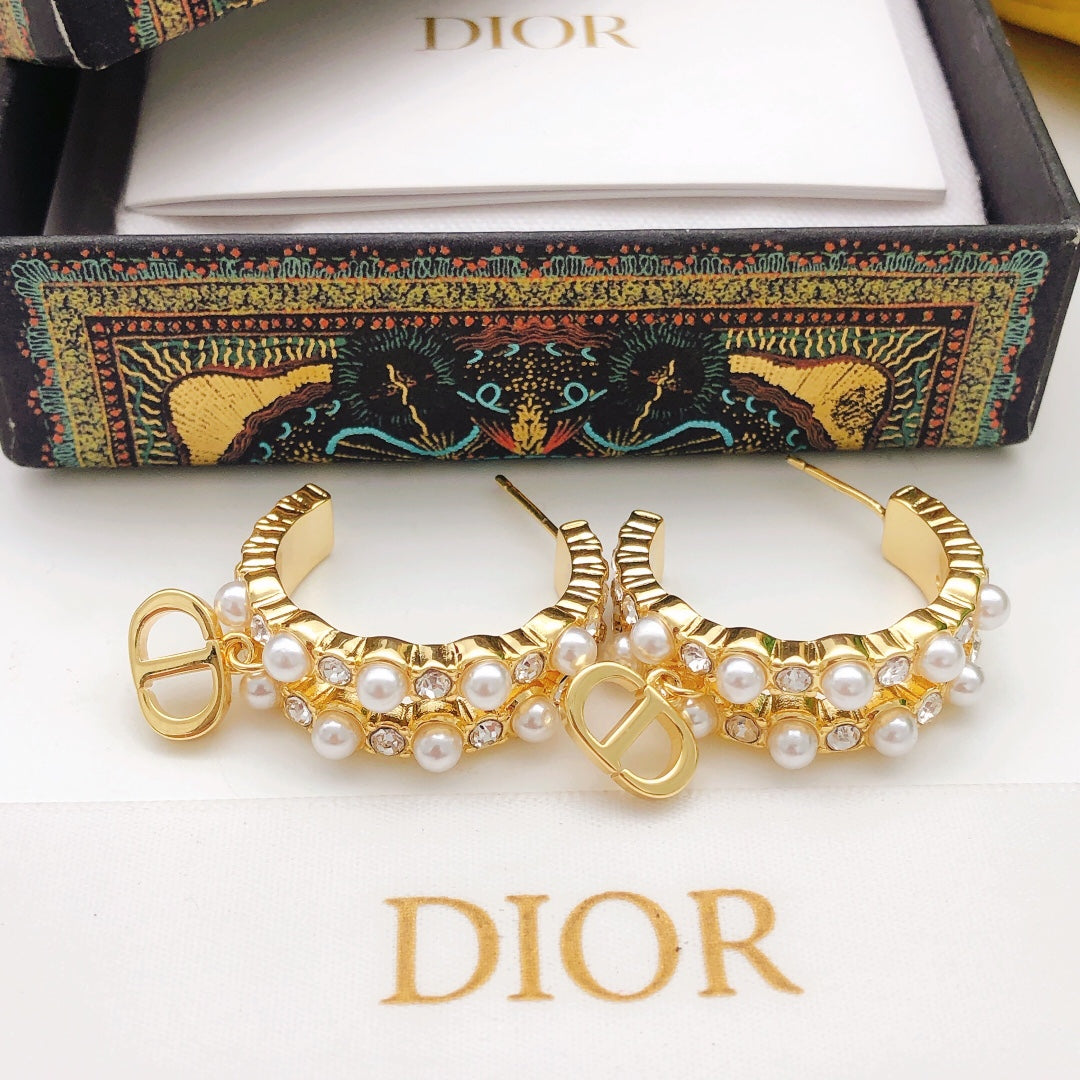 Pearl-Style Motif Jewelry Accessory in Polished Metal-Tone with Pearl-Style Detail – Design 002 front view