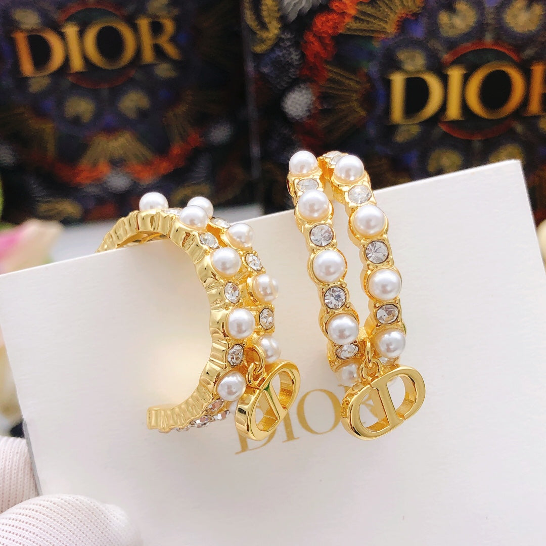 Pearl-Style Motif Jewelry Accessory in Polished Metal-Tone with Pearl-Style Detail – Design 002 front view