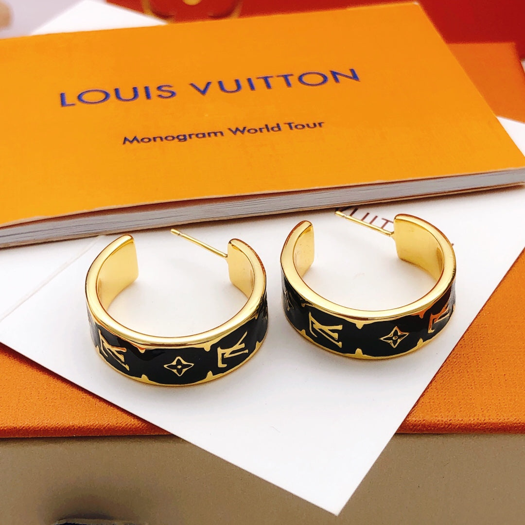 Round Statement Earrings in Gold-Tone – Black Detail side detail