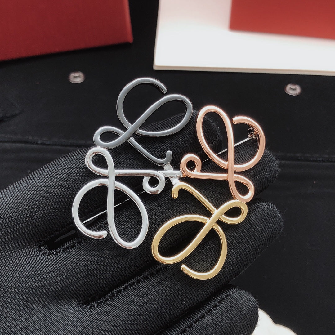 Sculptural Brooch Pin in Polished Metal-Tone – Design 01 front view