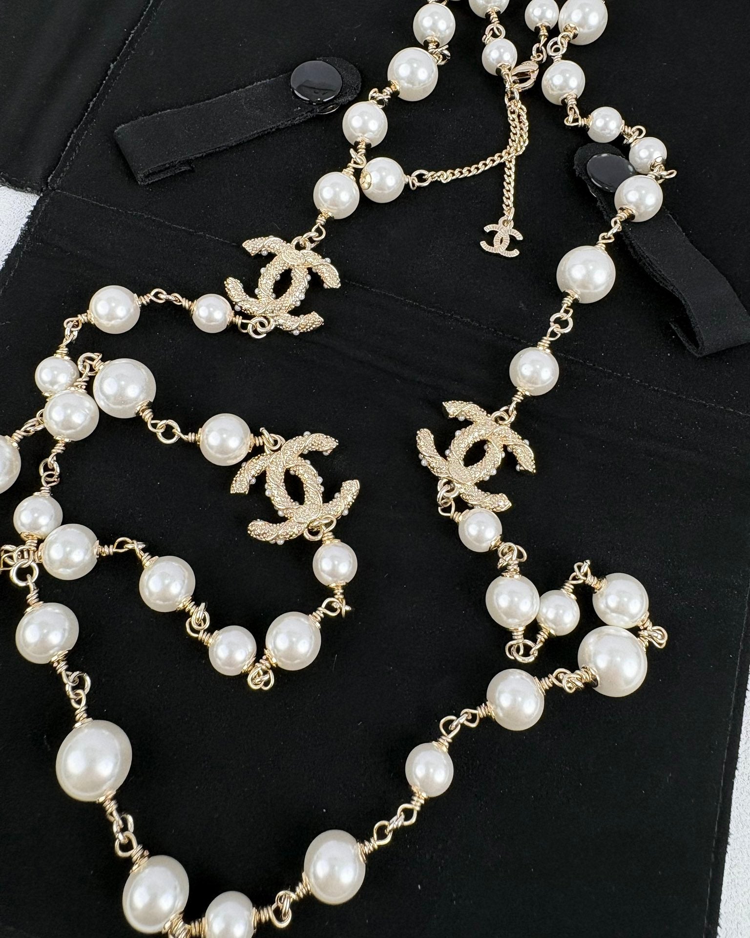 Double-C Emblem Pearl-Detail Pendant Necklace – Pearl Detail – Design 071 close-up detail