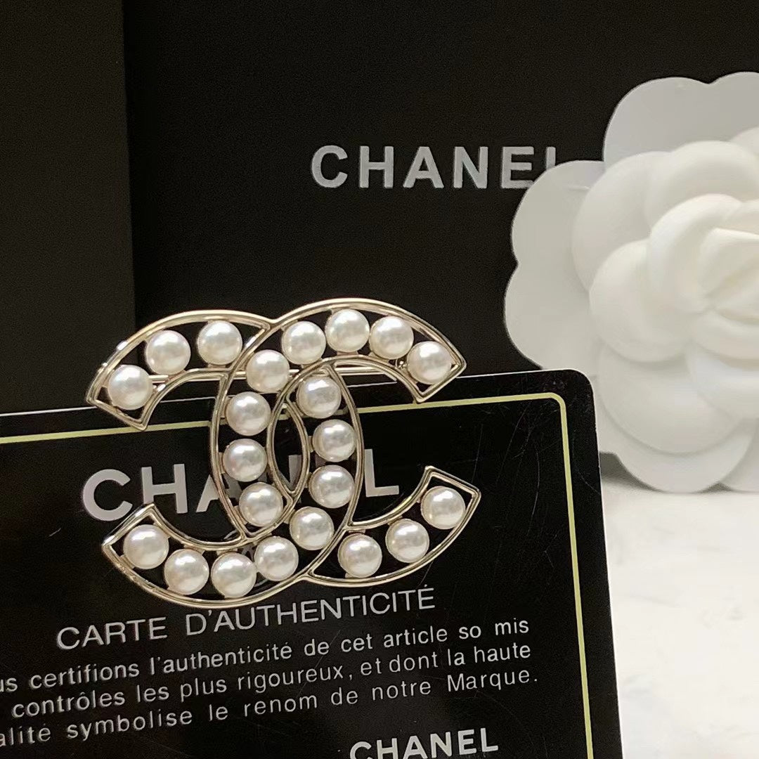 Double-C Emblem Brooch in Polished Metal-Tone – Design 039 main product view