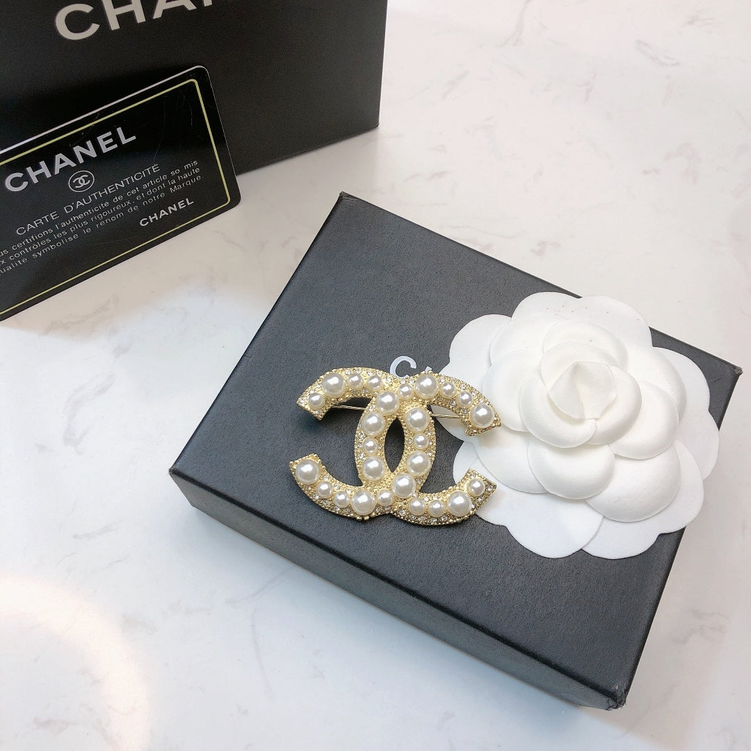 Signature Emblem Brooch in Polished Metal-Tone – Design 038 close-up detail