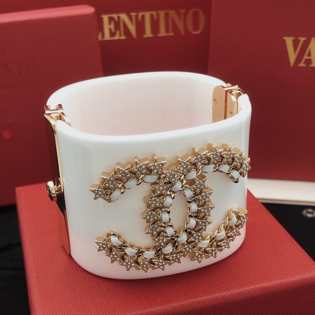 Signature Emblem Bangle in Gold-Tone – White Detail – Design 003 detail view