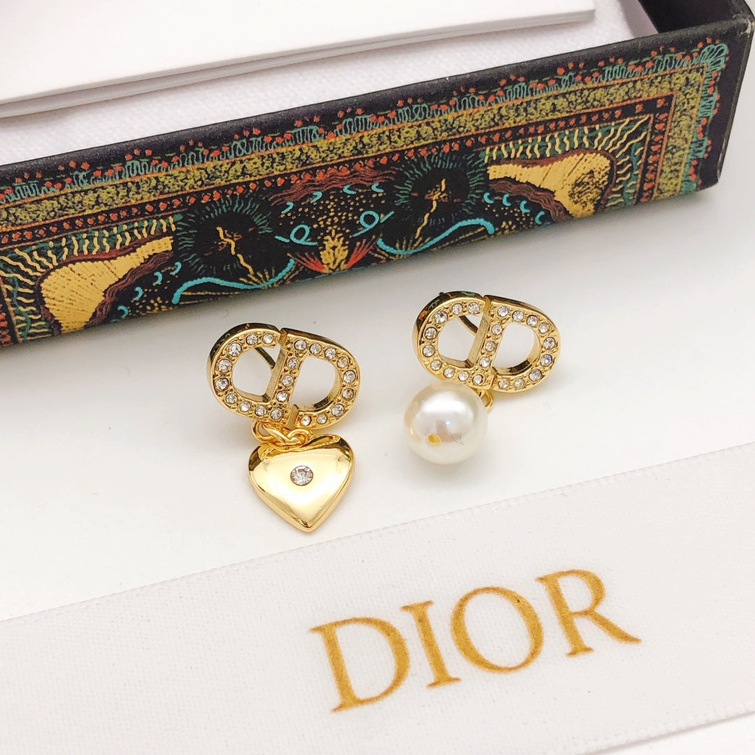 Pearl-Style Motif Stud Earrings in Polished Metal-Tone with Pearl-Style Detail – Design 019 main product view