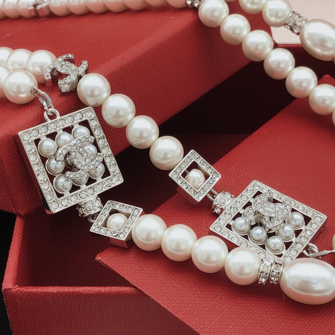 Pearl Pearl-Detail Pendant Necklace – Pearl Detail – Design 014 front product view