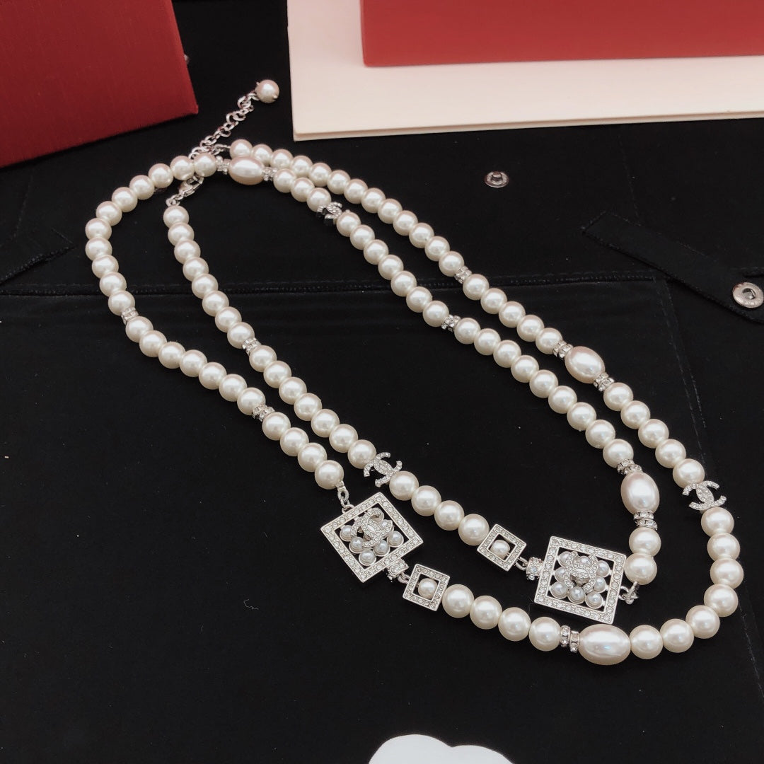 Pearl Pearl-Detail Pendant Necklace – Pearl Detail – Design 014 styled product view