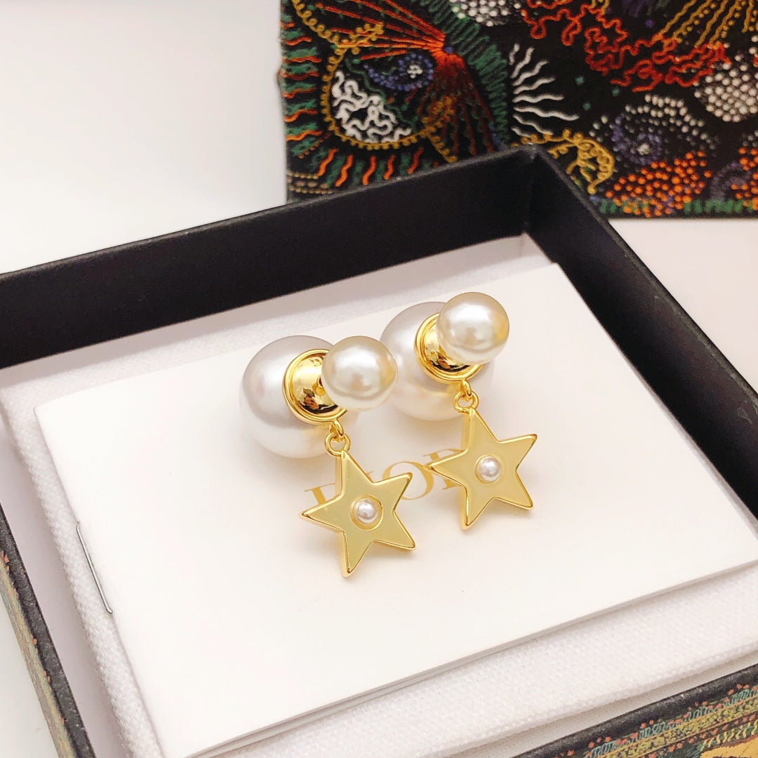Star Motif Stud Earrings in Polished Metal-Tone – Design 011 close-up detail