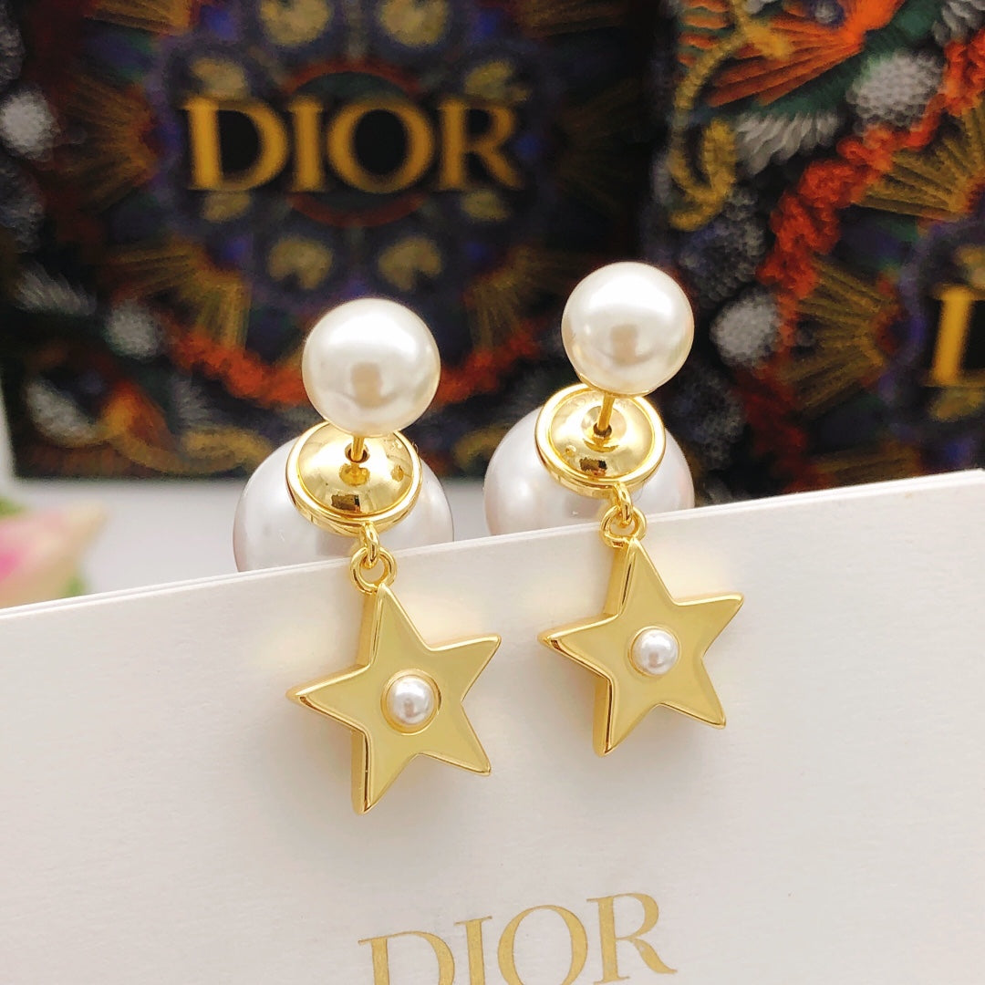 Star Motif Stud Earrings in Polished Metal-Tone – Design 011 main product view