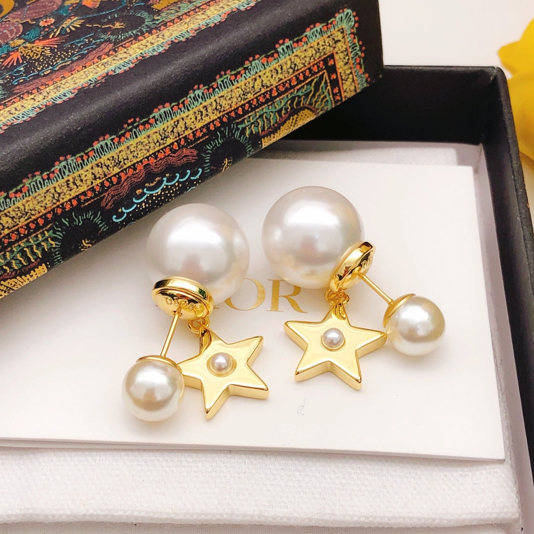 Star Motif Stud Earrings in Polished Metal-Tone – Design 011 main product view
