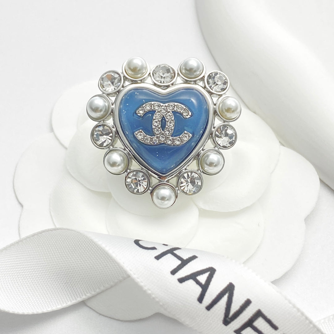 Double-C Emblem Brooch in Polished Metal-Tone – Pearl Detail – Design 009 detail view