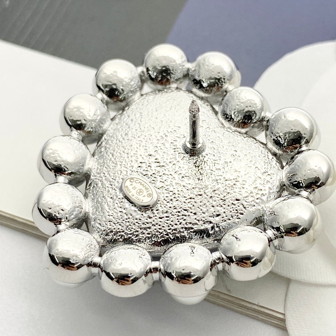 Double-C Emblem Brooch in Polished Metal-Tone – Pearl Detail – Design 009 close-up detail