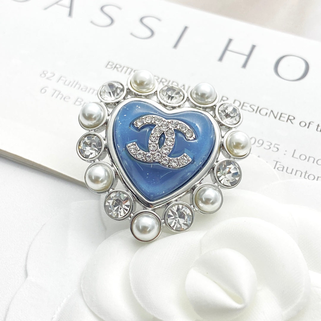 Double-C Emblem Brooch in Polished Metal-Tone – Pearl Detail – Design 009 side detail