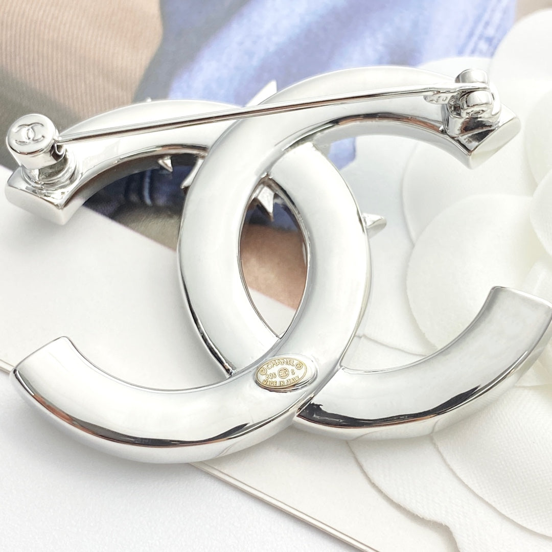 Double-C Emblem Brooch in Silver-Tone – Pearl Detail styled product view