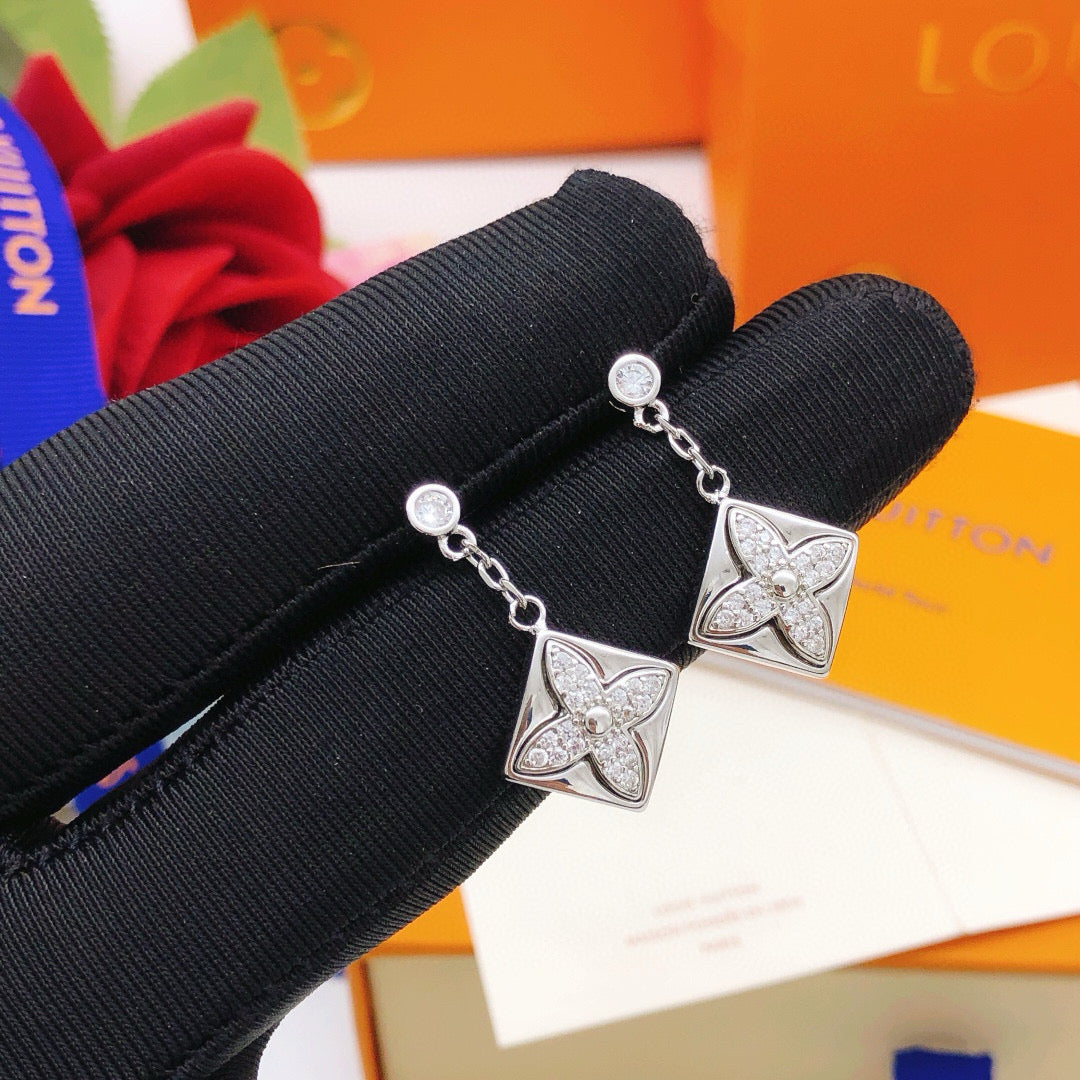 Geometric Emblem Stud Earrings in Silver-Tone – Silver Detail – Design 008 detail view