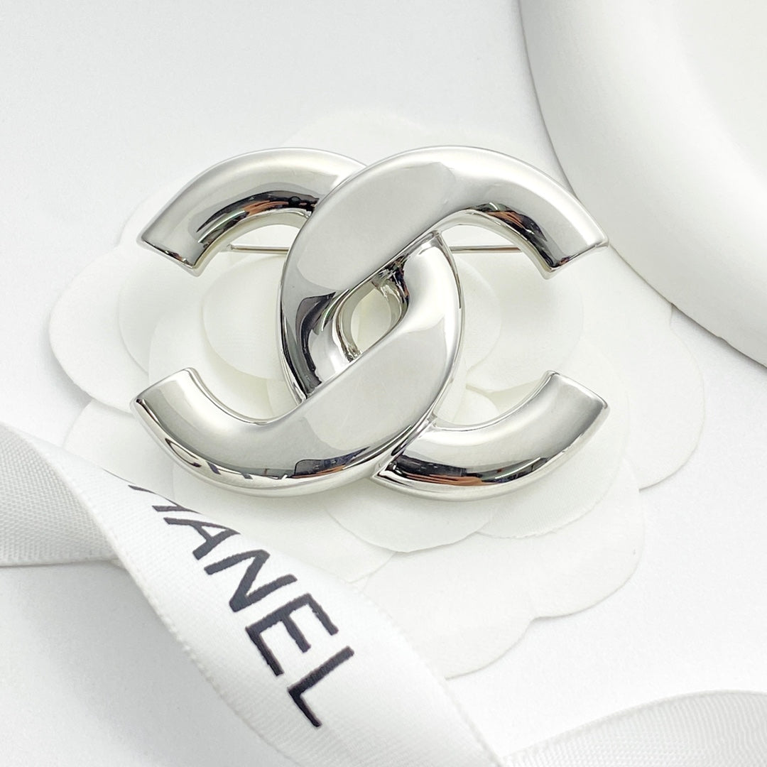 Double-C Emblem Brooch in Silver-Tone – Design 004 side detail