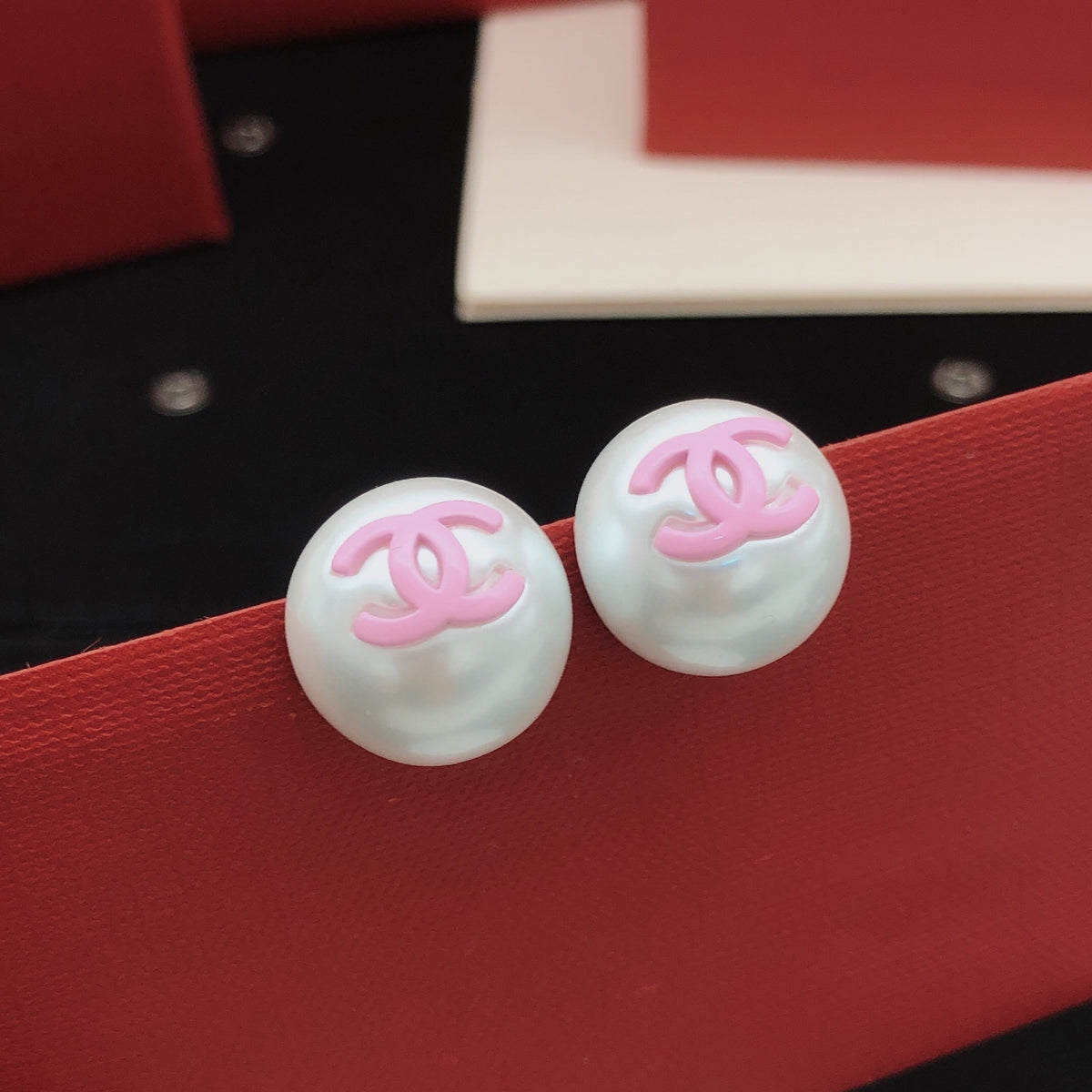 Pearl Pearl-Detail Stud Earrings – Pearl Detail – Design 003 main product view