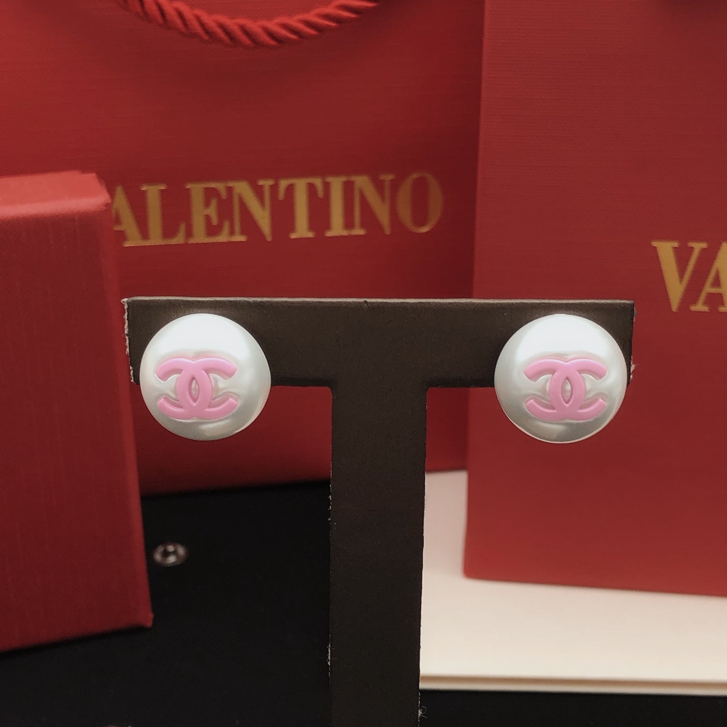 Pearl Pearl-Detail Stud Earrings – Pearl Detail – Design 003 main product view