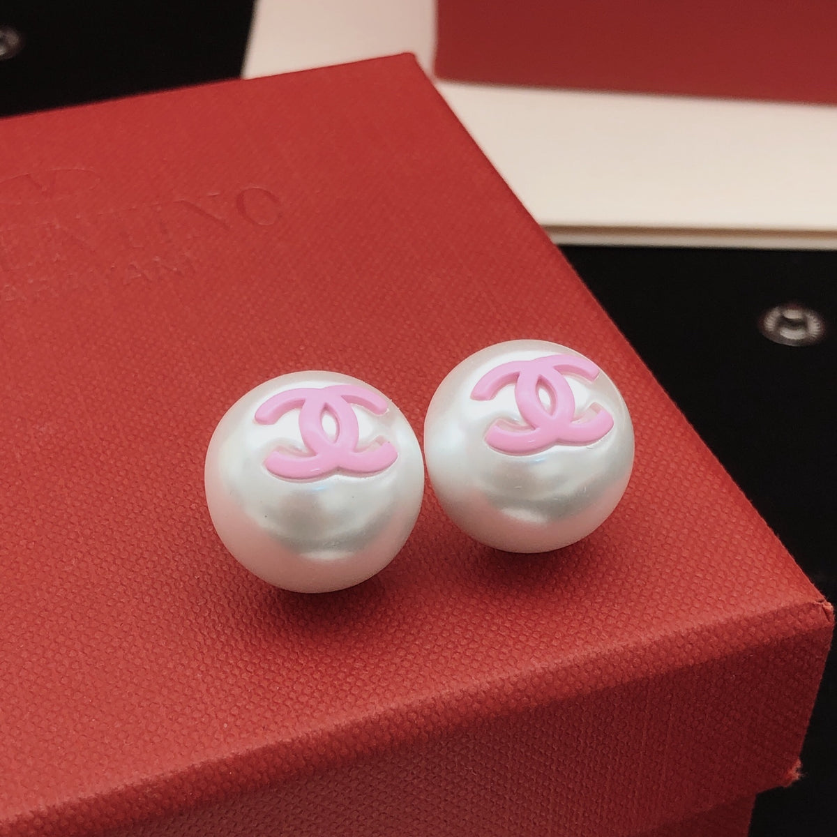 Pearl Pearl-Detail Stud Earrings – Pearl Detail – Design 003 close-up detail