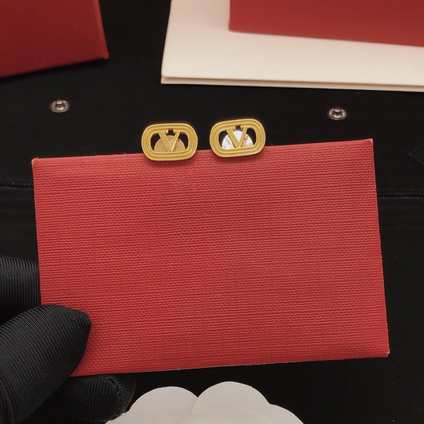 Signature Emblem Polished Stud Earrings – Design 04 detail view