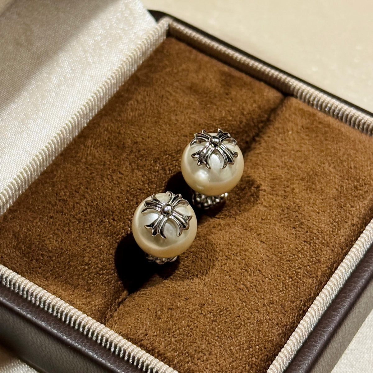 Cross Stud Earrings in Antique Silver-Tone – Design 01 side detail