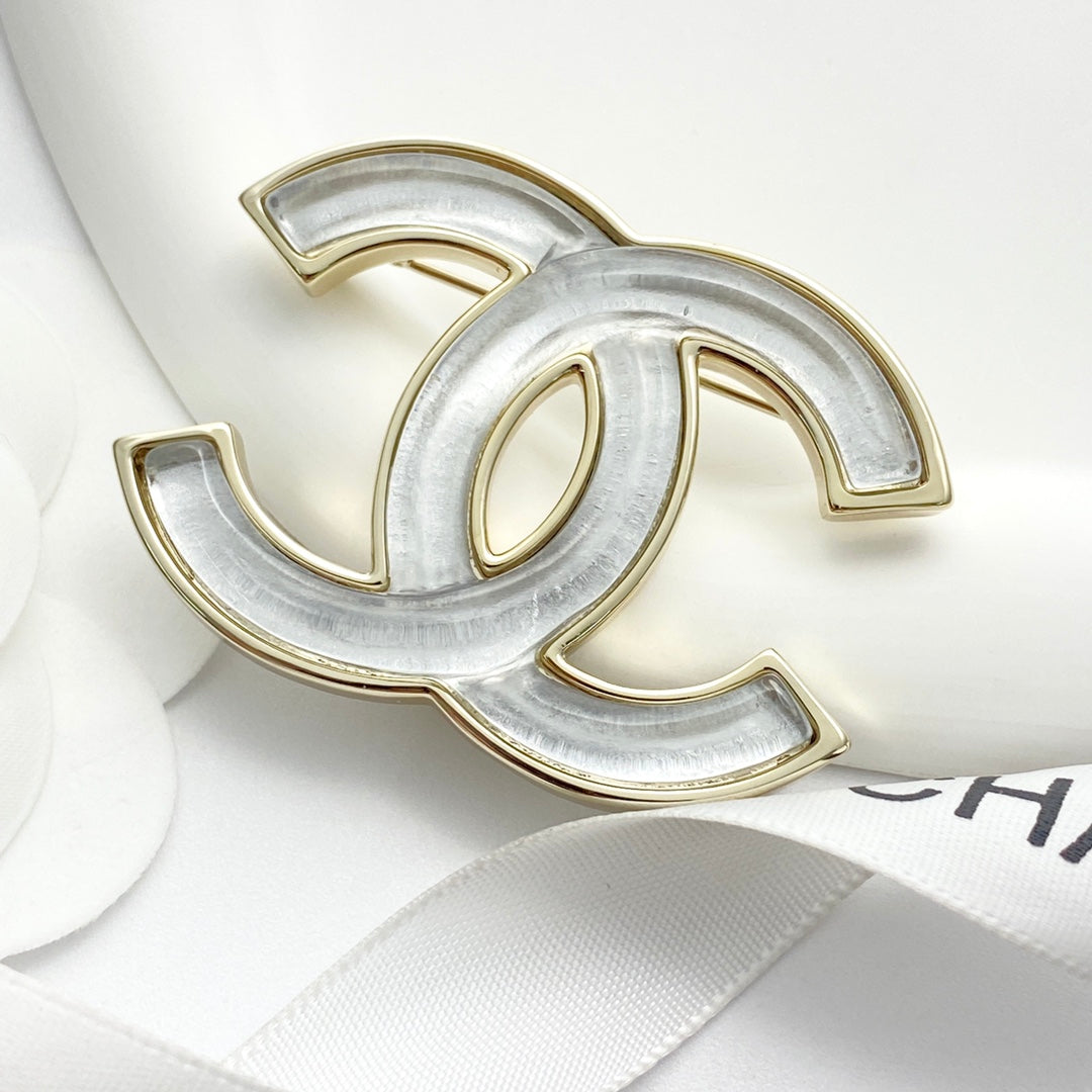 Double-C Emblem Brooch in Gold-Tone – Design 020 detail view