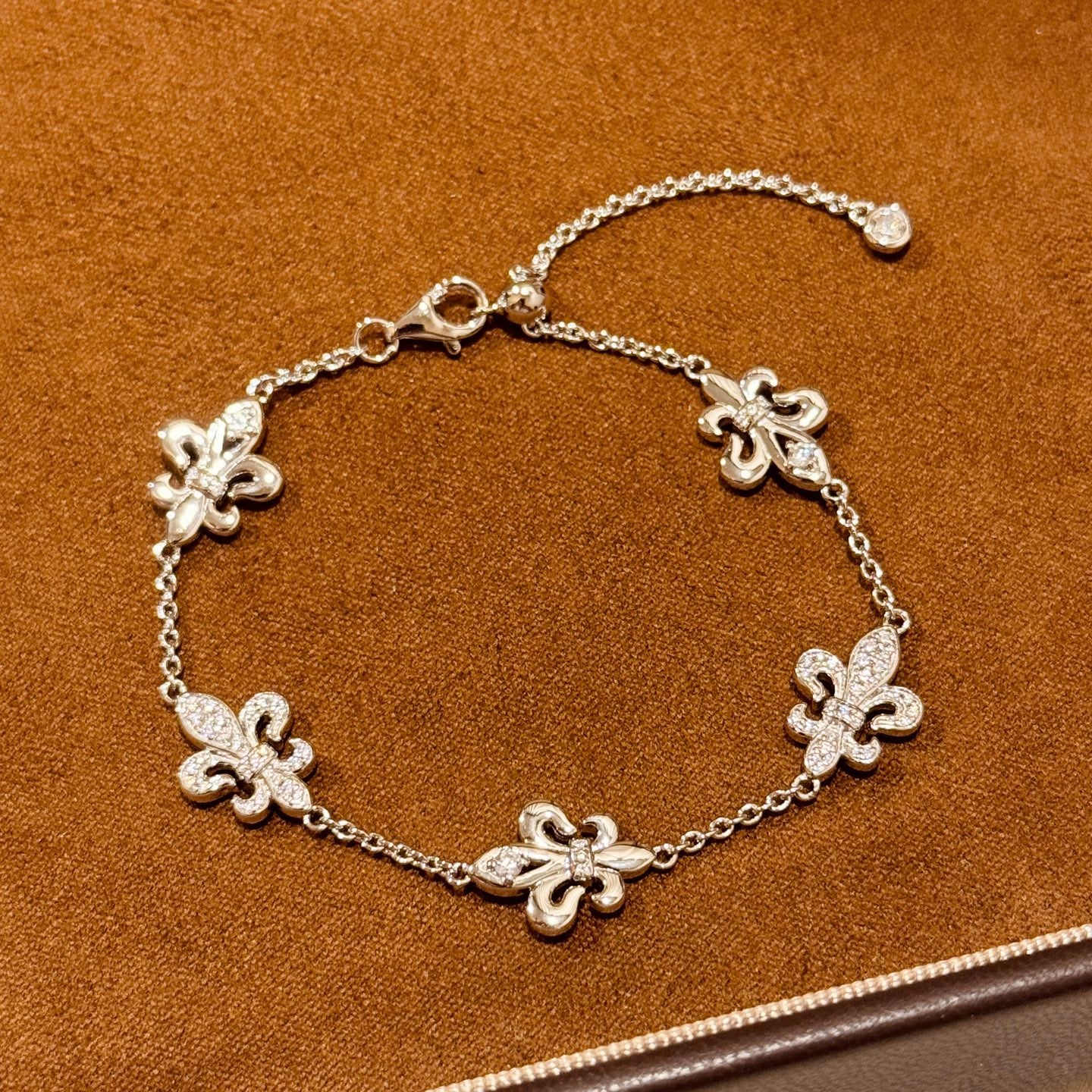 Gothic Emblem Statement Bracelet in Antique Silver-Tone – Design 02 side detail
