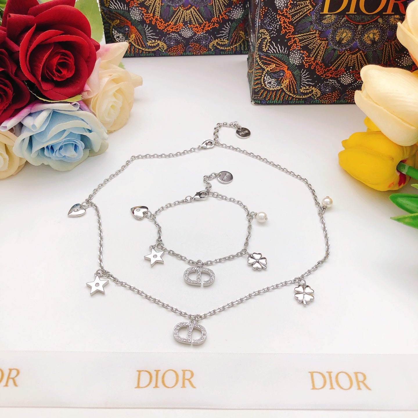 Heart Motif Pendant Necklace in Polished Metal-Tone – Design 011 detail view