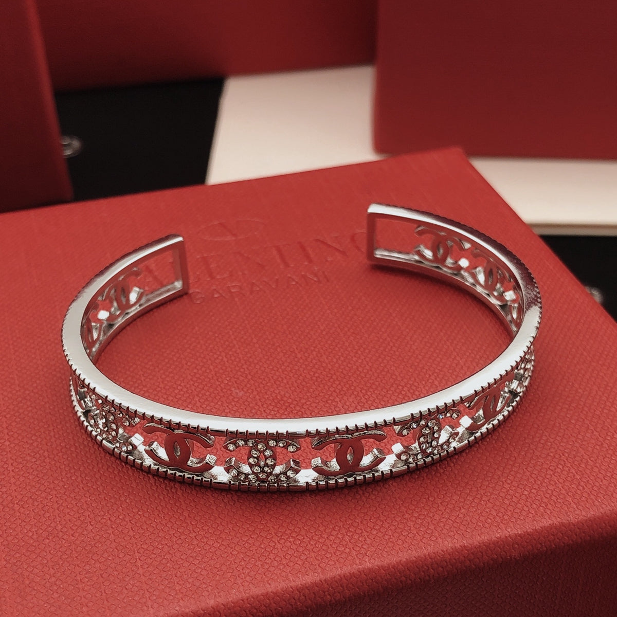 Signature Emblem Bangle in Gold-Tone – Design 003 side detail