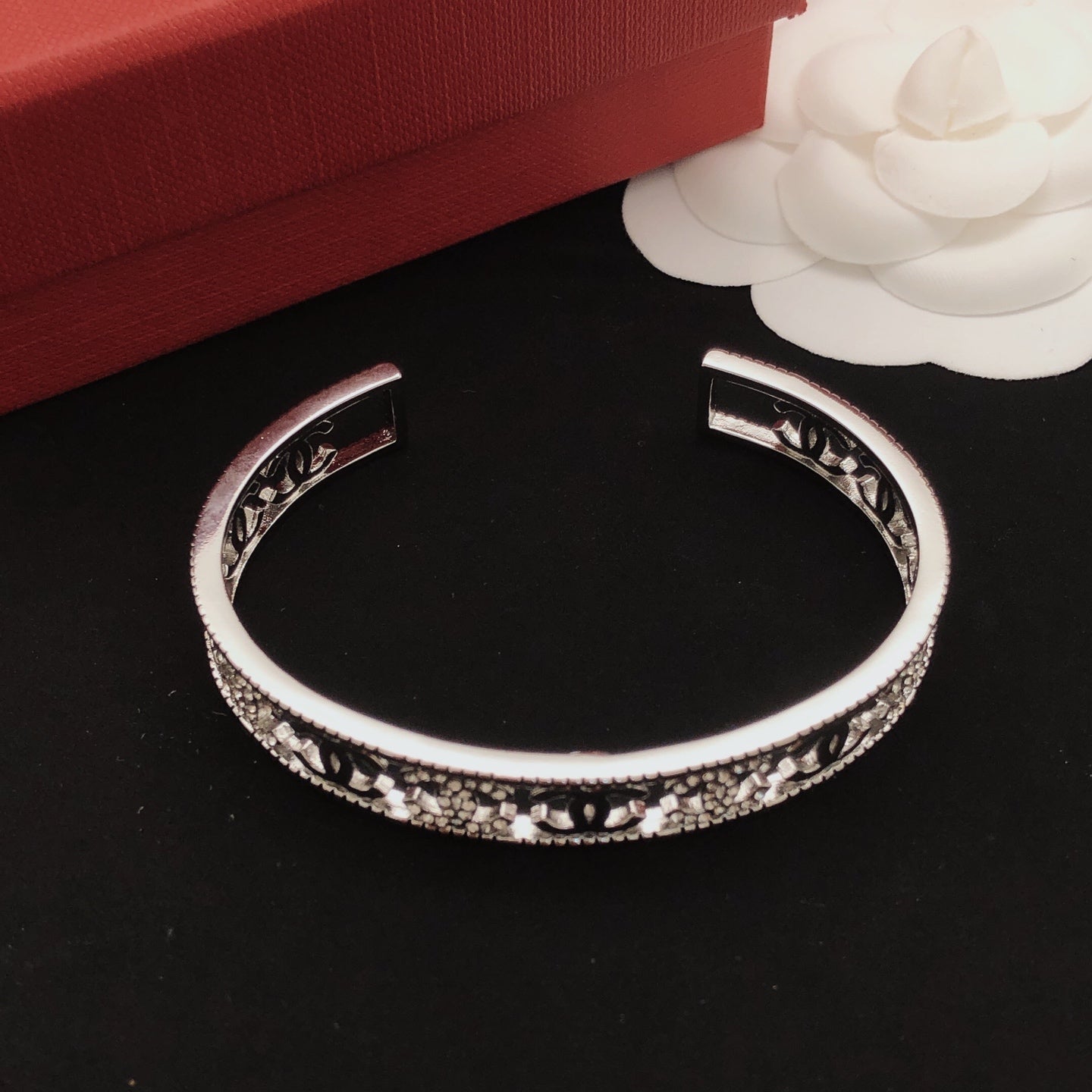 Signature Emblem Bangle in Gold-Tone – Design 003 close-up detail