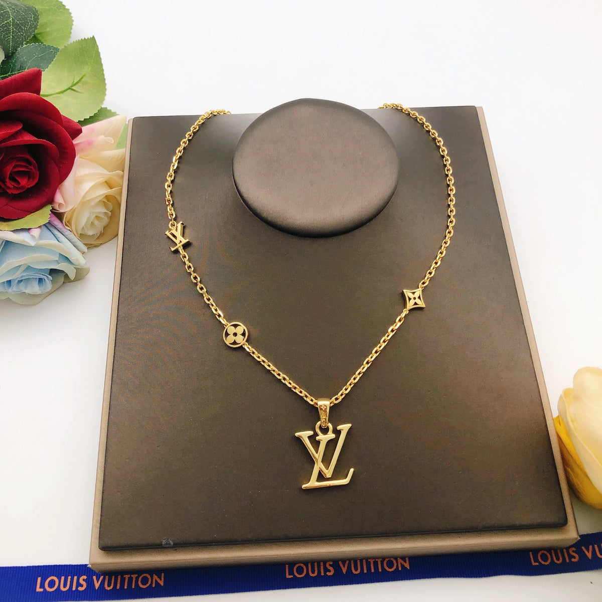 Geometric Emblem Pendant Necklace in Gold-Tone – Design 027 close-up detail
