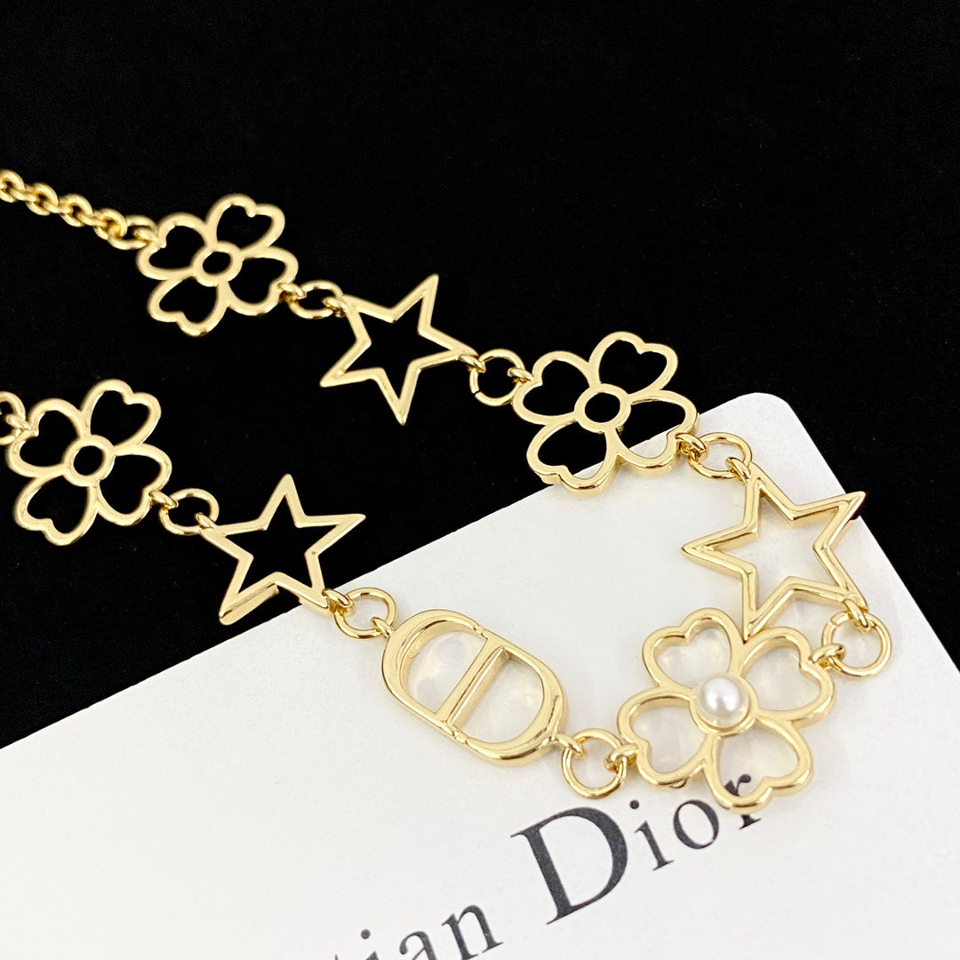 Star Motif Pendant Necklace in Polished Metal-Tone with Openwork Detail detail view