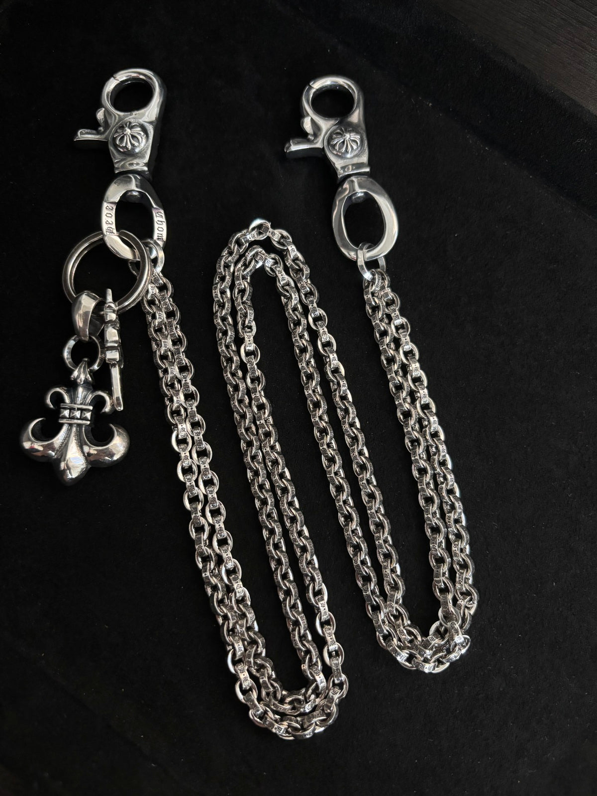 Letter Multi-Use Chain Accessory detail view