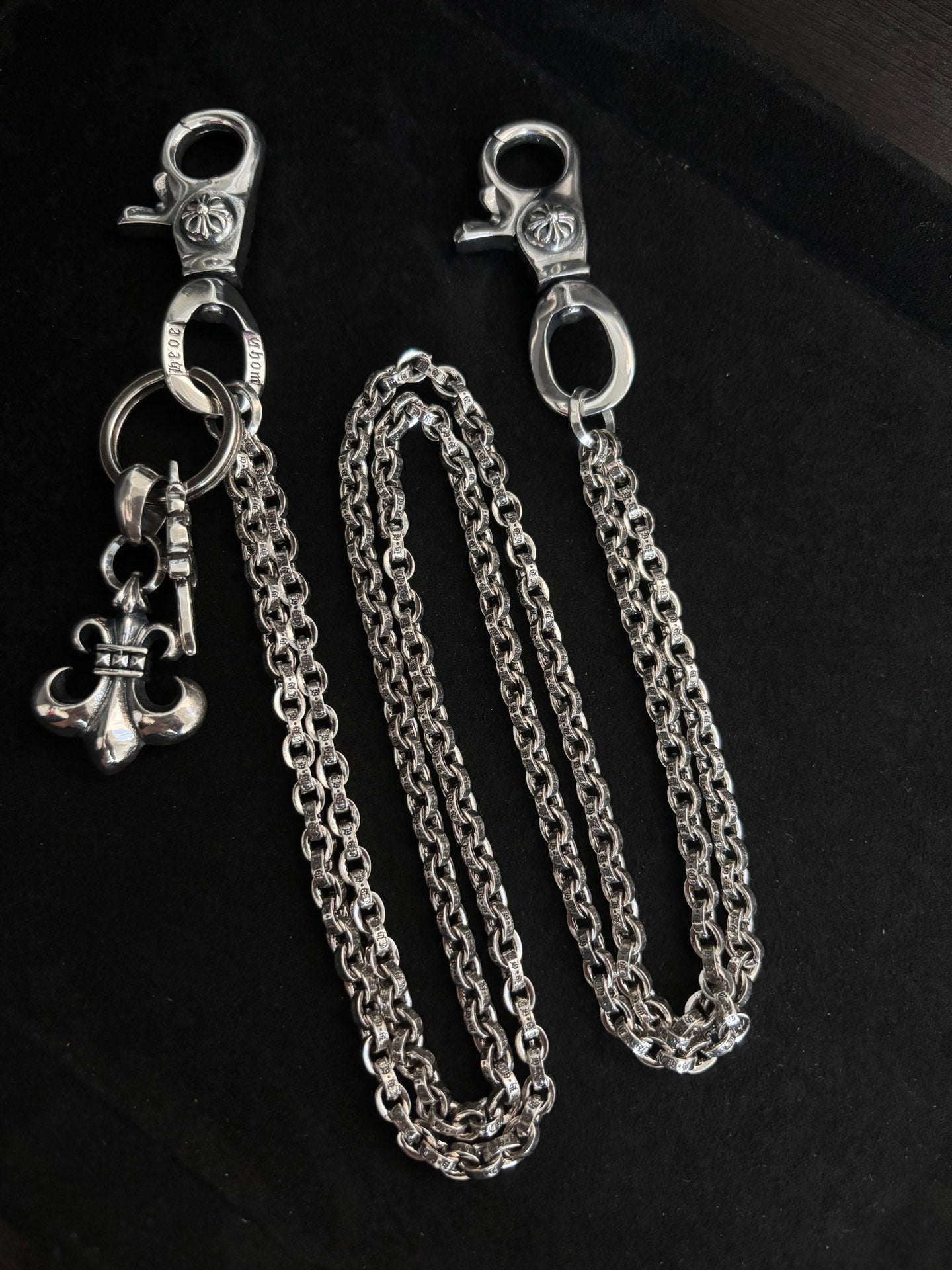 Letter Multi-Use Chain Accessory detail view