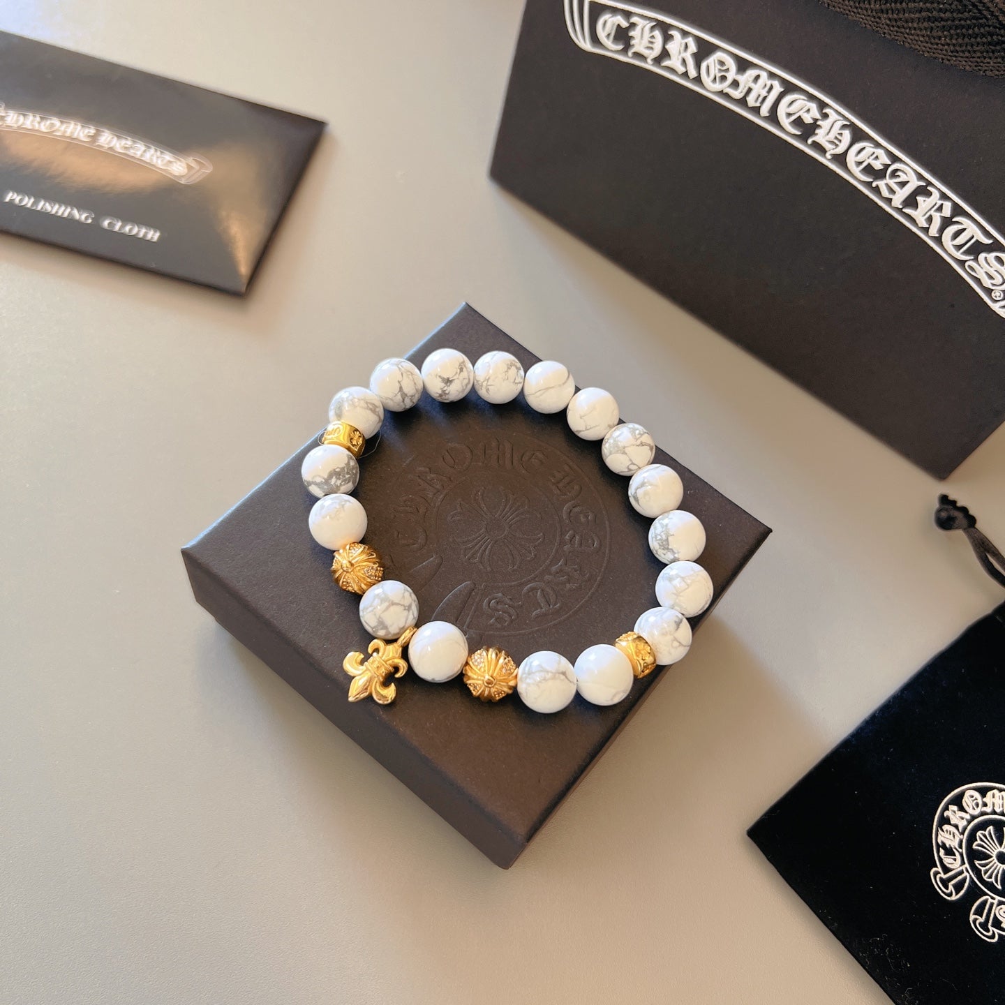 Gothic Emblem Beaded Bracelet in Metal-Tone – Design 06 detail view