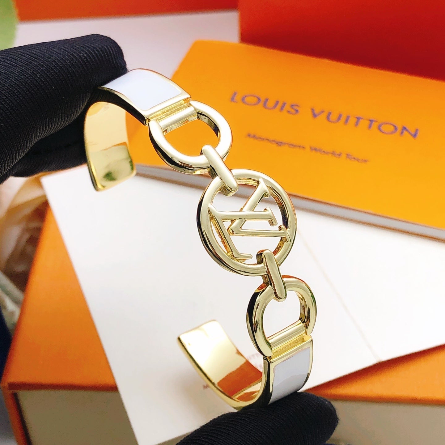 Geometric Emblem Bangle in Gold-Tone – White Detail close-up detail