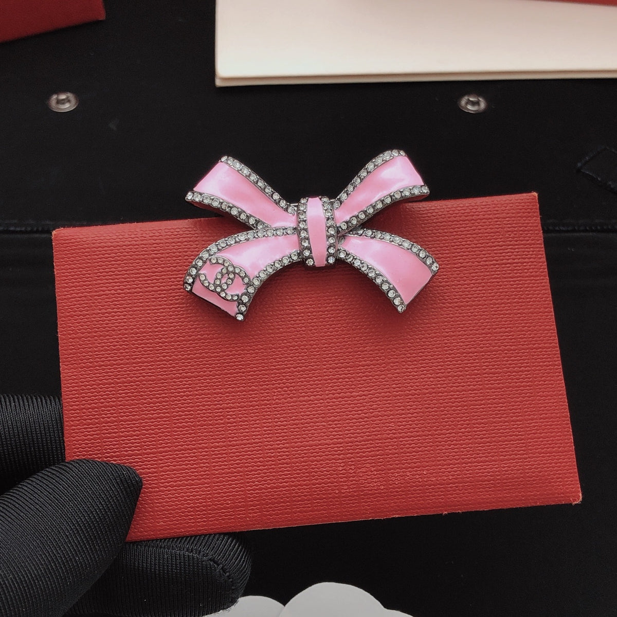 Bow Brooch in Gold-Tone – Pink Detail detail view