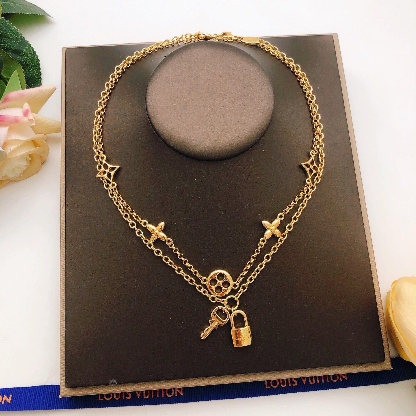 Lock Double-Layer Pendant Necklace main product view