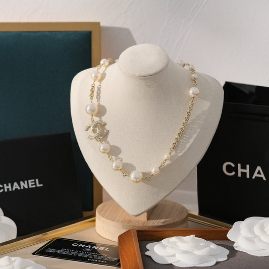 Pearl Pearl-Detail Pendant Necklace – Pearl Detail – Design 073 main product view