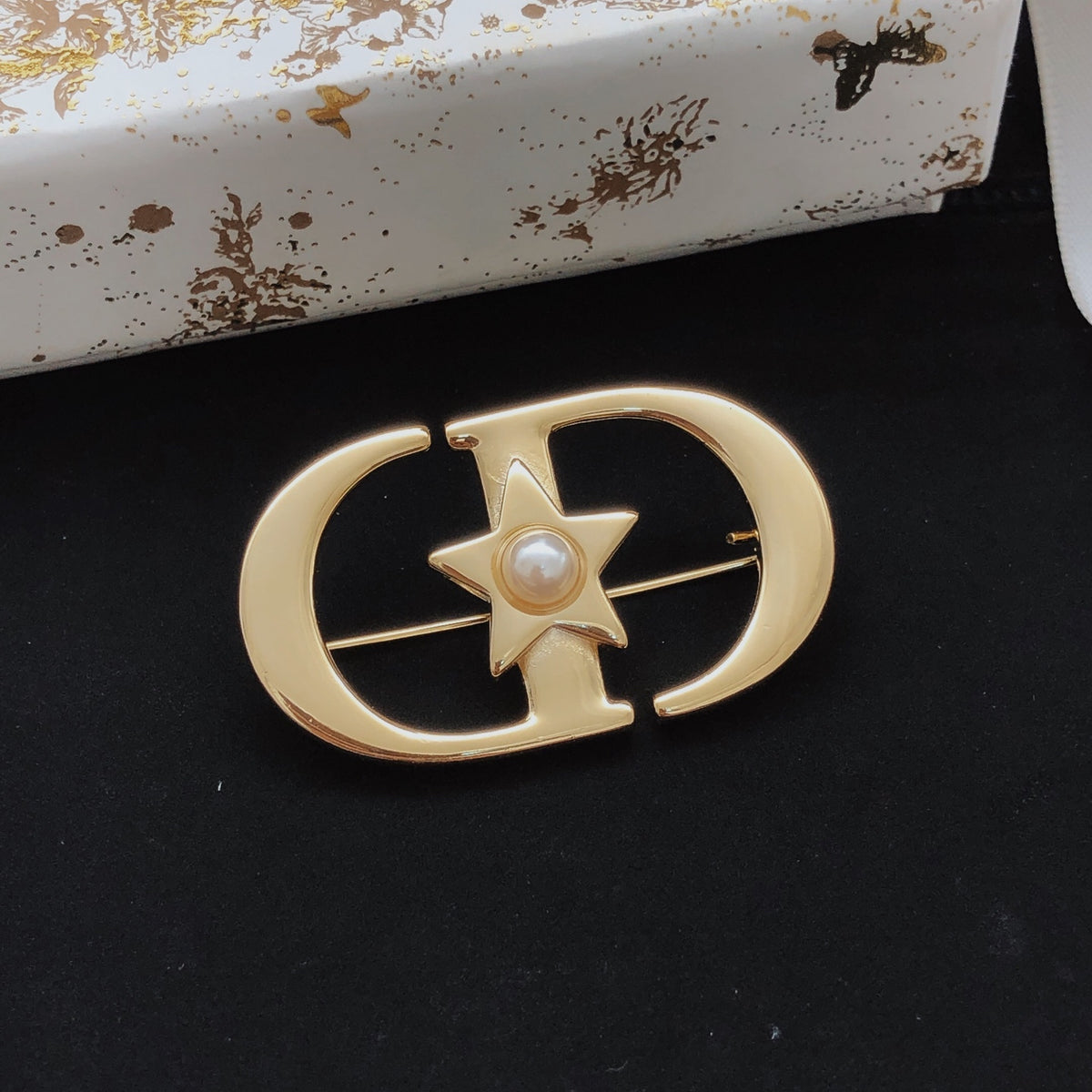Star Motif Brooch Pin in Polished Metal-Tone – Design 007 main product view