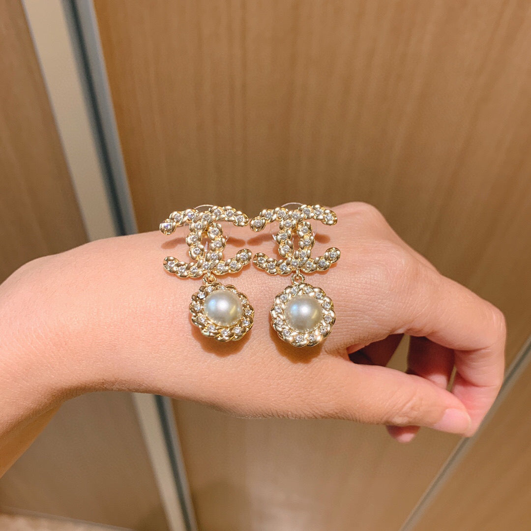 Pearl Pearl-Detail Stud Earrings – Pearl Detail – Design 002 front product view