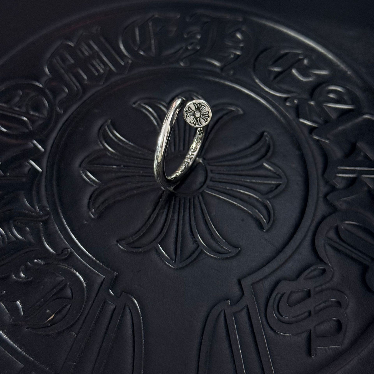 Cross Statement Ring in Antique Silver-Tone – Design 03 close-up detail